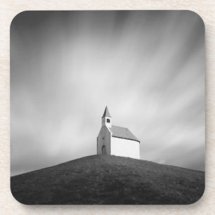 Posavasos Iglesia en una colina en blanco y negro