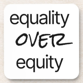 Posavasos Igualdad frente a la montaña de plástico dura de e