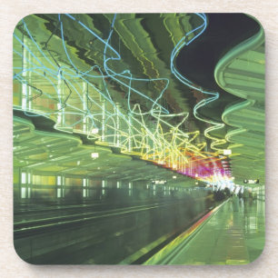 Posavasos Iluminación de neón en el pasillo del aeropuerto O