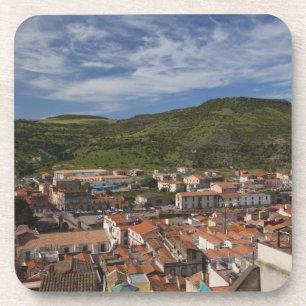 Posavasos Italia, Cerdeña, Bosa. Vista de la ciudad desde Ca