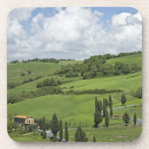 Posavasos Italia, Toscana. La Foce. Una carretera curva sube