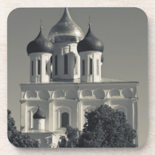 Posavasos Kremlin de Pskov y Catedral de la Trinidad