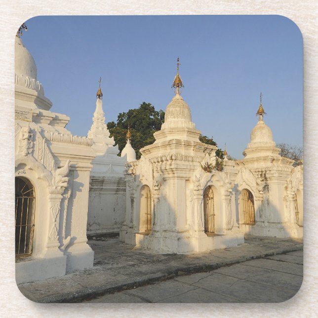 Posavasos Kuthodaw Pagoda en Mandalay, conocida como la (Frente)