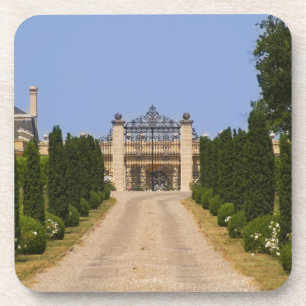 Posavasos La imponente entrada al Chateau Haut Sarpe, el