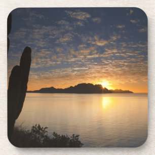 Posavasos La salida del sol sobre Isla Danzante en el Golfo