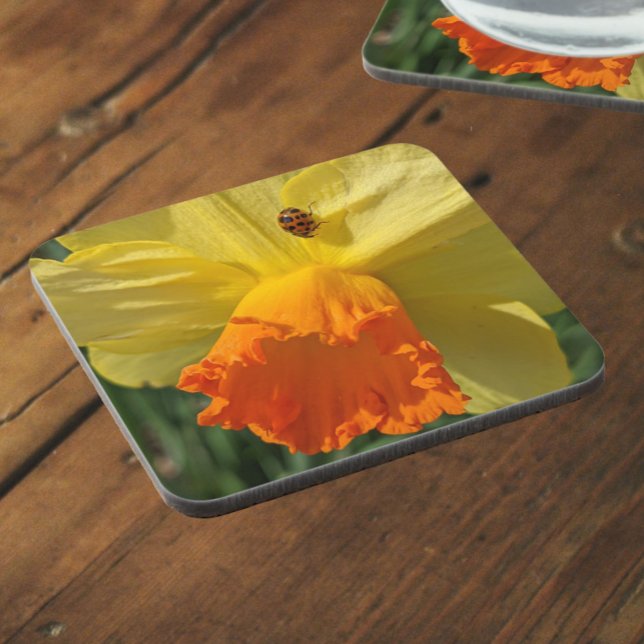 Posavasos Ladybug en amarillo Daffodil Floral (In Situ)