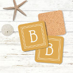 Posavasos Letra monogramada moderna blanco amarillo inicial<br><div class="desc">Monograma personalizado moderno y estiloso añadido a la moda decorativa simple estilo casa de campo de montaña en amarillo dorado y blanco. ¡Buena idea de regalo! ¡Fácilmente personalizar con la herramienta de diseño para hacerlo propio! Póngase en contacto conmigo en beachpausedesigns@gmail.com si necesita ayuda o tiene preguntas con este o...</div>
