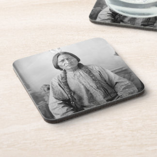 Posavasos Líder lakota sacudiendo a indígenas norteamericano
