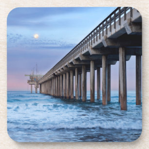 Posavasos Luna llena sobre el muelle, California