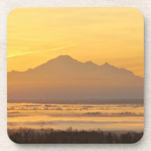 Mágica de la montaña de la mañana.