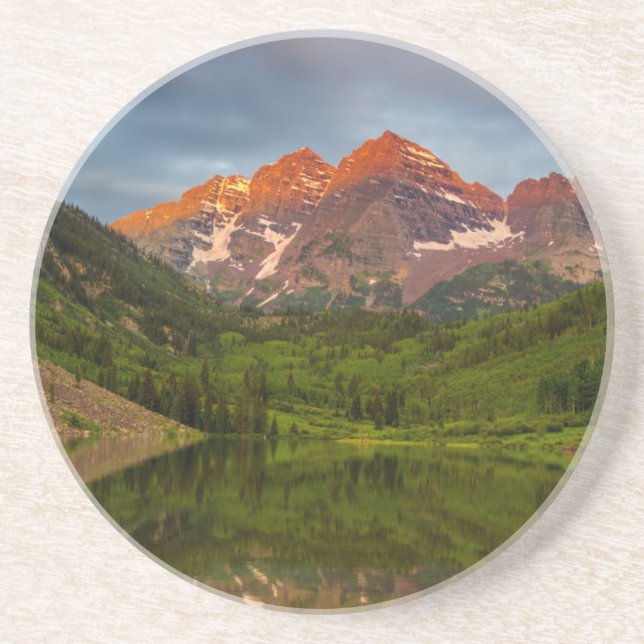 Posavasos Maroon Bells se refleja en el tranquilo lago Maroo (Frente)