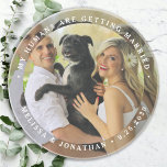 Posavasos Mis seres humanos están casados con una foto de pe<br><div class="desc">Celebre su compromiso y dé una boda única para perros, salve las fechas con esta foto personalizado, y la boda personalizada "Mis seres humanos se están casando", salvo la montaña rusa de la cita. Esta montaña rusa de bodas de fotos personalizados es perfecta para favores de la fiesta de compromiso,...</div>