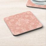 Posavasos Moda romántica elegante Damasco floral<br><div class="desc">Elegante diseño adamascado floral de inspiración vintage con flores monocromáticas de durazno pastel monocromo claro-oscuro,  rollitos frondosos y bolsitas de delicadas cintas de encaje. Este patrón es fluido y puede ampliarse o reducirse.</div>