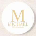 Posavasos Monograma clásico personalizado y Groomsman de nom<br><div class="desc">Regalos clásicos personalizados de Groomsman con monograma personalizado, nombre y título de un tipografía de estilo clásico de serif dorado. También perfecto para el Mejor Hombre, Padre de la Novia y más. Nota: Los detalles del Relieve metalizado se simulan en la obra de arte. Este producto no contará con ningún...</div>