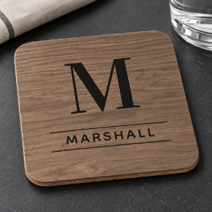 Posavasos Monograma de nombre serif en madera marrón rústica