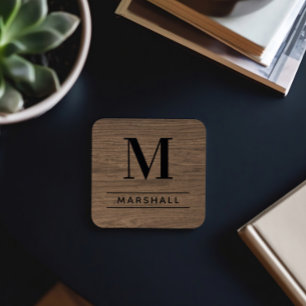 Posavasos Monograma de nombre serif en madera marrón rústica