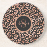Posavasos Monograma Moda Leopardo Papel de impresión animal<br><div class="desc">Esta montaña es decorada con una estampada de animales de Relieve metalizado de rosa dorado de moda y moda. Personalízalo con tu monograma inicial y nombre. Diseñado para ti por Blackberry Boulevard.</div>
