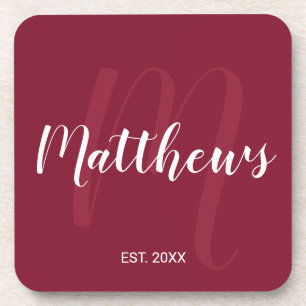 Posavasos Monograma personalizado y apellido en rojo burdeos