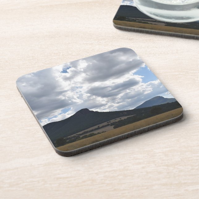 Posavasos Montes de esturión y abrupto bajo nubes dramáticas (Lado Izquierdo)