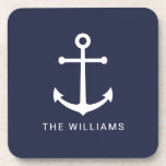 Posavasos Nautical White Anchor y nombre personalizado en az<br><div class="desc">Modernas Casas Náuticas Minimalistas con ancla blanca con nombre personalizado en blanco moderno estilo sans serif estilo fuente sobre fondo azul marino.

Perfecto como la decoración de una casa de playa,  el regalo de la casa y más.</div>