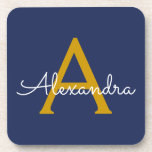 Posavasos Navy Blue Gold Modern Script Girly Monograma Nombr<br><div class="desc">Monograma con nombres de papel de monograma azul marino y dorado sencillo. Esto hace que la graduación perfecta, el cumpleaños, el boda, la ducha de novia, el aniversario, la ducha de bebé o la fiesta de soltera sea un regalo para alguien que ama el lujo glam y los estilos de...</div>