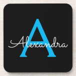 Posavasos Nombra de monograma de guión azul negro<br><div class="desc">Máscaras de papel monograma con escritura simple negra y azul. Esto hace que la graduación perfecta,  el cumpleaños,  el boda,  la ducha de novia,  el aniversario,  la ducha de bebé o la fiesta de soltera sea un regalo para alguien que ama el lujo glam y los estilos de moda.</div>