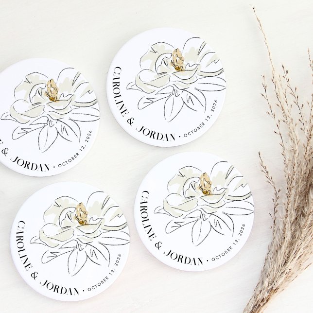 Posavasos Nombre personalizado del Boda del Ilustracion de m (Beautiful Southern-inspired white magnolia illustration wedding custom name sandstone coasters.)