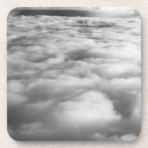 Posavasos Paisaje de nubes inquietante al amanecer.
