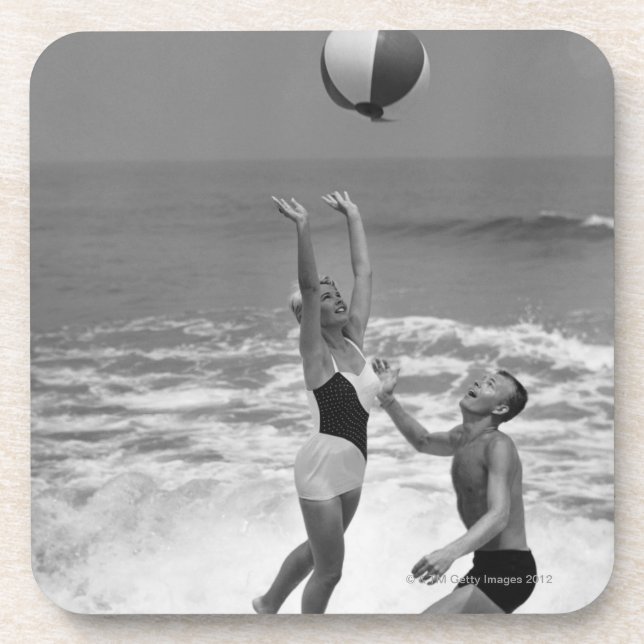 Posavasos Pares que juegan con un Beachball (Frente)