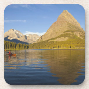 Posavasos Paseando en kayak en el lago Swiftcurrent al amane
