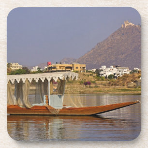 Posavasos Pequeño barco, Lago Pichola, Udaipur, India.