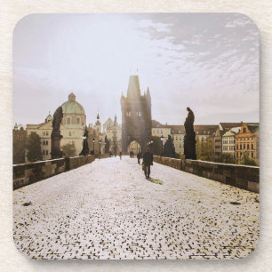 Posavasos Pintura del puente Carlos en Praga al amanecer