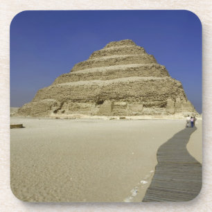 Posavasos Pirámide escalonada en Saqqara, una de las primera