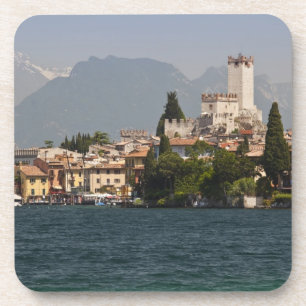 Posavasos Pueblo junto al lago, Malcesine, Provincia de Vero