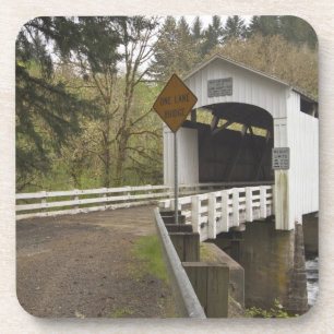Posavasos Puente cubierto de gato silvestre, condado de Lane