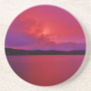 Posavasos Púrpura caliente puesta de sol en el lago Arrowhea