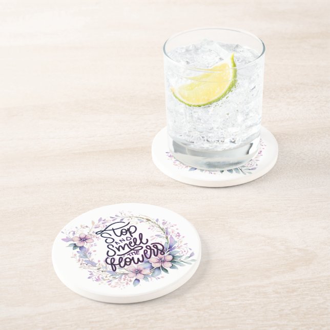 Posavasos Púrpura parada floral y oler las flores (Lado)