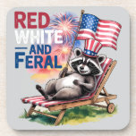 Posavasos Raccón rojo blanco y ferroso<br><div class="desc">Perfecto para los patriotas que abrazan su lado salvaje y no temen mostrar su poco convencional espíritu estadounidense. Aprecias el humor que desafía las tradicionales imágenes patrióticas mientras aún celebras tu amor por el país, la libertad y la hermosa naturaleza caótica de la independencia estadounidense. Este diseño habla de tu...</div>