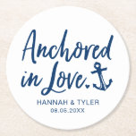 Posavasos Redondo De Papel Anchored In Love Beach Nautical Boda<br><div class="desc">Añada un toque de atención a su día de bodas con estas galas de temática náutica personalizadas con sus nombres y fecha.</div>