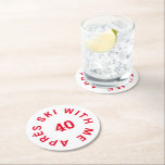 Posavasos Redondo De Papel Après Ski With Me 40 Red 40th Birthday Fiesta<br><div class="desc">Après Ski With Me 40,  fiestas de invierno rojos de 40 años. Perfecto para un fiesta de 40 años de esquí Après. Diseñado para coincidir con nuestra Colección Après All Day Winter Red 40th Birthday.</div>