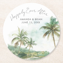 Boda acuática en la playa con felicidad