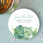 Posavasos Redondo De Papel Boda de destino de playa tropical Guardar la fecha<br><div class="desc">Anuncie su compromiso con mi boom de la moda tropical que ahorra nuestras tardes de citas con Save the Date en un estilo de tipografía de escritura a la moda que evoca el aspecto de las letras a mano. Esta simple tarjeta contiene una réplica de mi palma verde acuarela pintada...</div>