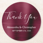 Posavasos Redondo De Papel Boda moderno blanco y borgoña gracias<br><div class="desc">Burgundy y White Faux Metallic Acero inoxidable Moderno y Elegante Boda Gracias A Las Astras. Estas tiras de bebida de Cranberry Burgundy se pueden personalizar para incluir su nombre y fecha de boda. El Purple Marsala Coasters forma parte de la colección de Bodas de Borgoña. Se pueden crear elementos de...</div>