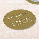 Posavasos Redondo De Papel Boda personalizada de máquina de escribir Minimali<br><div class="desc">Maquinaria Minimalista retro Tipo de letra Maquinaria de papel redondo de casamiento personalizado en ocre</div>