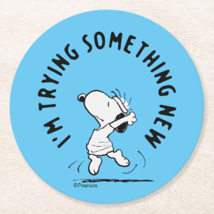 Posavasos Redondo De Papel Cacahuetes   Snoopy Tramitando Algo Nuevo