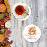 Posavasos Redondo De Papel Caída Floral Cottage Core Teacup Birthday Tea Fies<br><div class="desc">Sumérjase en la acogedora elegancia del otoño con nuestra colección de diseño "Fall Floral Cottage Core Teacup Birthday Tea Fiesta". Este encantador ilustracion está decorado con un delicado té blanco adornado con un elegante patrón de hojas, descansando con gracia en un platillo a juego. Alrededor de esta pieza central hay...</div>