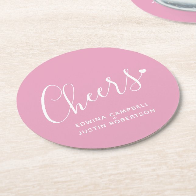 Posavasos Redondo De Papel Cheers modern pink and white heart script coasters (En perspectiva)
