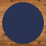 Posavasos Redondo De Papel Color sólido azul de la marina de medianoche<br><div class="desc">Descubra la elegancia de Midnight Navy Blue, un cautivador azul marino profundo que evoca el misterio sereno de un cielo de medianoche y las profundas profundidades del océano. Este sofisticado matiz aporta un toque de enigma y tranquilidad, perfecto para añadir una declaración sutil pero impactante, este color se integra perfectamente...</div>