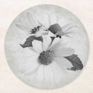Posavasos Redondo De Papel Daisy Malhumorada Floral Neutra en Blanco y Negro