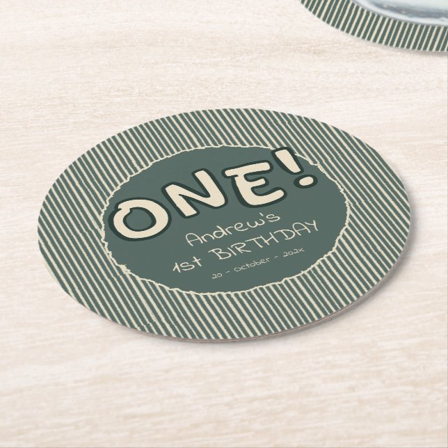 Posavasos Redondo De Papel Dark Green Stripes 1st Birthday (En perspectiva)